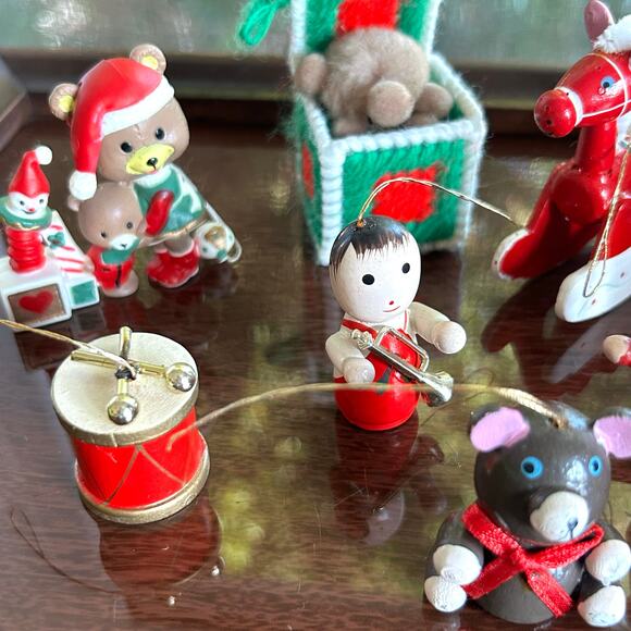 Lot of 10 Vintage Christmas Ornaments Wood & Plastic Canvas Holiday Set - Picture 7 of 12